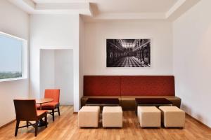 Posezení v ubytování Fairfield by Marriott Chennai Mahindra World City
