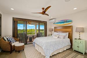 Giường trong phòng chung tại Luxury Poipu Estates Home w Private Pool- Alekona Kauai +59 ảnh