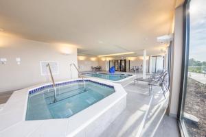 Πισίνα στο ή κοντά στο Fairfield Inn & Suites by Marriott Des Moines Altoona +8 φωτογραφίες