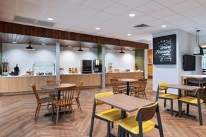 Εστιατόριο ή άλλο μέρος για φαγητό στο Fairfield by Marriott Inn & Suites Fort Worth Alliance Airport