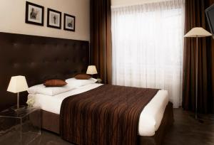 Cama ou camas em um quarto em Hotel Suisse