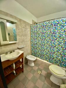 Et badeværelse på HOTEL Cerdeña NUEVA FIRMA 2026