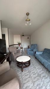 Et opholdsområde på Aconchegante apartamento 2 dormitórios no centro com vaga