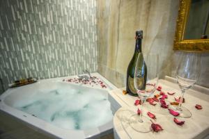 Напитки в Lot Boutique Hotel by Hotels and Preference