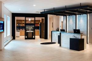 TV a/nebo společenská místnost v ubytování Delta Hotels by Marriott Utica