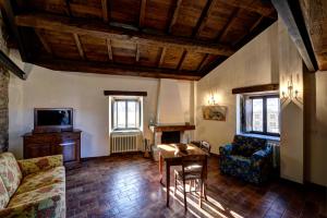 Uma televisão e/ou sistema de entretenimento em Borgotufi Albergo Diffuso