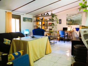 Χώρος καθιστικού στο La Casa del Barranco que mira al Pico