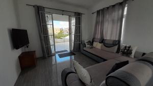 Μια τηλεόραση ή/και κέντρο ψυχαγωγίας στο Cozy Appartment