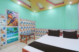Postel nebo postele na pokoji v ubytování Hotel O Yuvraj Lodge