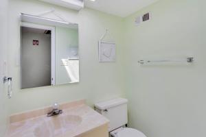 Gallery image of C307A Delightful Diversion Oceanfront Pool in Duck