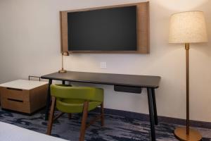 TV a/nebo společenská místnost v ubytování Fairfield Inn & Suites by Marriott Wenatchee