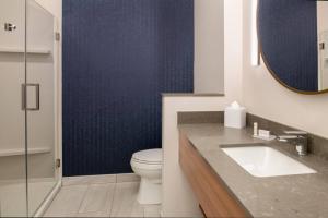 Koupelna v ubytování Fairfield Inn & Suites by Marriott Wenatchee