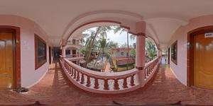 Un balcón o terraza en Esther Guest House