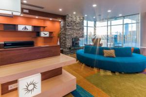 Et sittehjørne på Fairfield Inn & Suites by Marriott Moses Lake