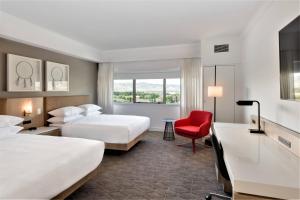 Ένα ή περισσότερα κρεβάτια σε δωμάτιο στο Delta Hotels by Marriott Kamloops