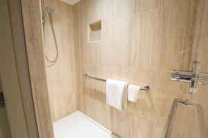 Ένα μπάνιο στο Delta Hotels by Marriott Kamloops