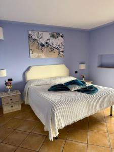 a bedroom with a bed with blue walls at Luna Convento Copanello B&B in Stalettì