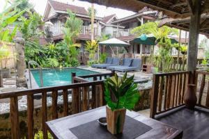 Piscina de la sau aproape de Royal JJ Ubud Resort & Spa