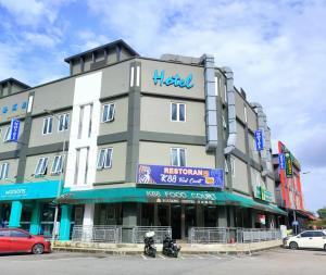 Budova, kde se hotel nachází + 23 fotografií