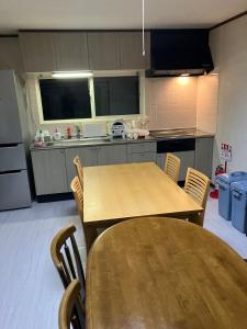 Kuchyň nebo kuchyňský kout v ubytování Private Lodging KASE 五所川原