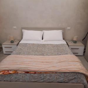 A bed or beds in a room at Chez Lulù