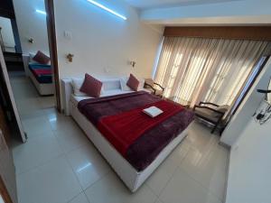 Postel nebo postele na pokoji v ubytování Tara Home Shimla Near Mall Road