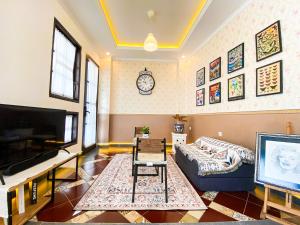 Μια τηλεόραση ή/και κέντρο ψυχαγωγίας στο Pavilion The Lodge