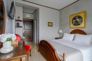 Ліжко або ліжка в номері EONA BEACH RESORT by Greek Pride