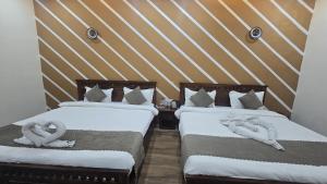 Postel nebo postele na pokoji v ubytování Hotel Shri Keshav Haveli