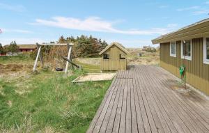 BolilmarkにあるHoliday Home Mågevej Rømø Ivの木道
