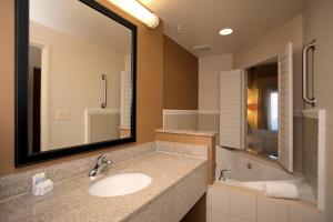Vannituba majutusasutuses Fairfield Inn & Suites by Marriott Edison - South Plainfield