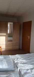 Postel nebo postele na pokoji v ubytování Haus Ebel