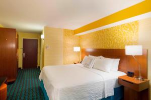 Katil atau katil-katil dalam bilik di Fairfield Inn & Suites by Marriott Paramus