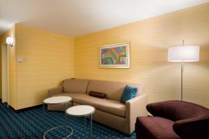 Ruang duduk di Fairfield Inn & Suites by Marriott Paramus