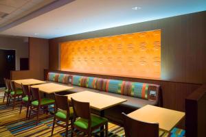 Ruang duduk di Fairfield Inn & Suites by Marriott Paramus