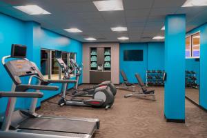 Pusat kecergasan dan/atau kemudahan kecergasan di Fairfield Inn & Suites by Marriott Paramus
