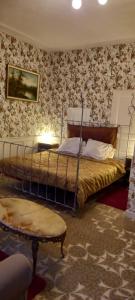 Postel nebo postele na pokoji v ubytování 13 Bohemian Bienvenue B&B