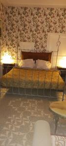 Postel nebo postele na pokoji v ubytování 13 Bohemian Bienvenue B&B