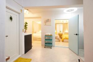 Postel nebo postele na pokoji v ubytování ZERO WATER STAY During the open event Hongdae 10 minutes Hapjeong 10 minutes Gongdeok Airport Railroad 5 minutes Gyeongui Line Forest Road 1 minutes