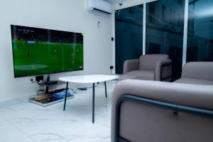 TV a/nebo společenská místnost v ubytování Dasah Apartment
