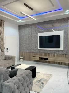 TV a/nebo společenská místnost v ubytování Dasah Apartment + 37 fotografií