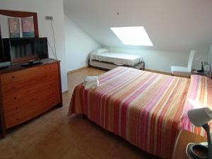 Łóżko lub łóżka w pokoju w obiekcie Pension Doña Lubina