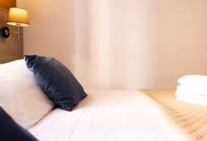 A bed or beds in a room at Kaliè Rooms Guest House