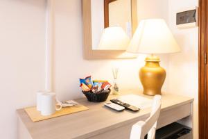A television and/or entertainment centre at Kaliè Rooms Guest House