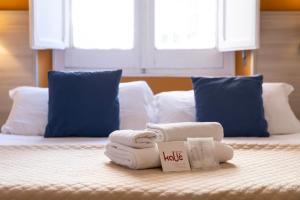A bed or beds in a room at Kaliè Rooms Guest House