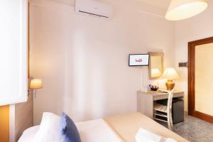 A bed or beds in a room at Kaliè Rooms Guest House