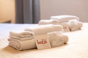 A bed or beds in a room at Kaliè Rooms Guest House