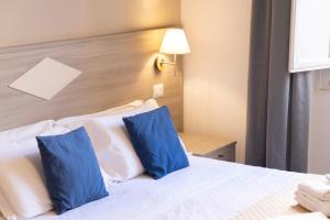 A bed or beds in a room at Kaliè Rooms Guest House