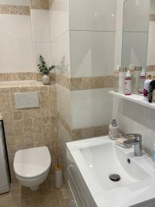 Et badeværelse på Nice Promenade des Anglais Your Seafront Flat