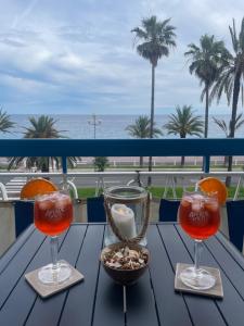 Drinks på Nice Promenade des Anglais Your Seafront Flat